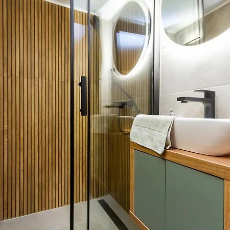 Boulevard Nest W Terrace & Ac By Nw