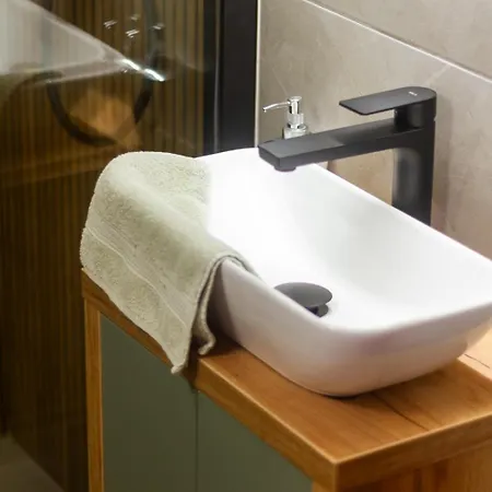 Boulevard Nest W Terrace & Ac By Nw *